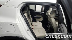 Volvo XC40 B4 ULTIMATE Bright 2024 года из Южной Кореи