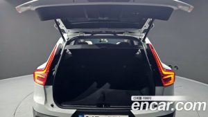 Volvo XC40 B4 ULTIMATE Bright 2024 года из Южной Кореи