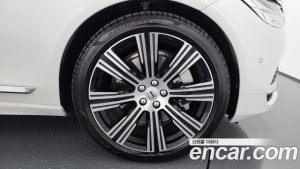 Volvo S90 T8 AWD Ultra Bright 2025 года из Южной Кореи
