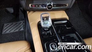 Volvo S90 T8 AWD Ultra Bright 2025 года из Южной Кореи