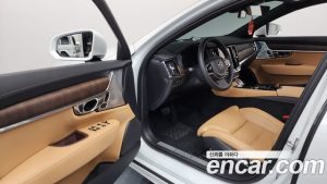 Volvo S90 T8 AWD Ultra Bright 2025 года из Южной Кореи