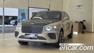 Bentley Bentayga 4.0 V8 EWB Azure 2025 года из Южной Кореи