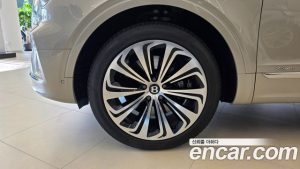 Bentley Bentayga 4.0 V8 EWB Azure 2025 года из Южной Кореи
