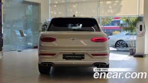 Bentley Bentayga 4.0 V8 EWB Azure 2025 года из Южной Кореи