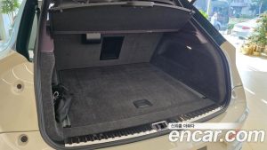 Bentley Bentayga 4.0 V8 EWB Azure 2025 года из Южной Кореи