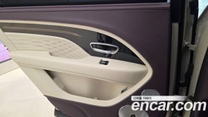 Bentley Bentayga 4.0 V8 EWB Azure 2025 года из Южной Кореи