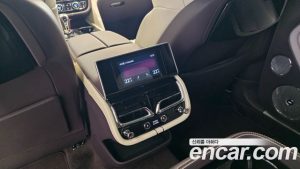 Bentley Bentayga 4.0 V8 EWB Azure 2025 года из Южной Кореи