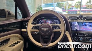 Bentley Bentayga 4.0 V8 EWB Azure 2025 года из Южной Кореи