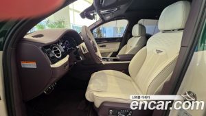 Bentley Bentayga 4.0 V8 EWB Azure 2025 года из Южной Кореи