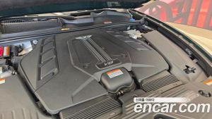 Bentley Bentayga 4.0 V8 EWB Azure 2025 года из Южной Кореи