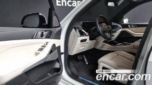 BMW X5 xDrive 40i M Sport 2025 года из Южной Кореи