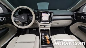 Volvo XC40 B4 Ultra Bright 2025 года из Южной Кореи