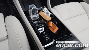 Volvo XC40 B4 Ultra Bright 2025 года из Южной Кореи