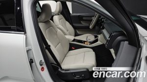 Volvo XC40 B4 Ultra Bright 2025 года из Южной Кореи