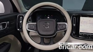 Volvo XC40 B4 Ultra Bright 2025 года из Южной Кореи