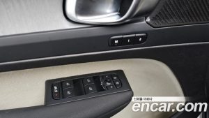 Volvo XC40 B4 Ultra Bright 2025 года из Южной Кореи