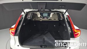 Volvo XC40 B4 Ultra Bright 2025 года из Южной Кореи