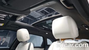 Land Rover Range Rover Velar 2.0 P250 R-Dynamic SE 2023 года из Южной Кореи
