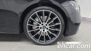 Mercedes-Benz E-Class E350 4MATIC AMG Line 2023 года из Южной Кореи