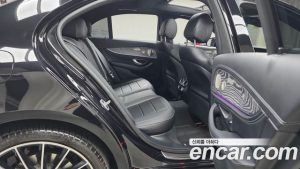 Mercedes-Benz E-Class E350 4MATIC AMG Line 2023 года из Южной Кореи