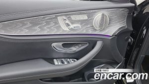 Mercedes-Benz E-Class E350 4MATIC AMG Line 2023 года из Южной Кореи