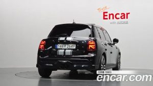 Mini Cooper 5Door CLASSIC 2024 года из Южной Кореи
