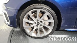 Audi A4 45 TFSI 4WD Premium 2023 года из Южной Кореи