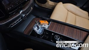 Volvo XC60 B6 ULTIMATE Bright 2023 года из Южной Кореи