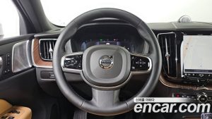 Volvo XC60 B5 ULTIMATE Bright 2024 года из Южной Кореи