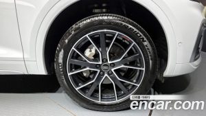 Audi Q5 45 TFSI 4WD Premium 2024 года из Южной Кореи