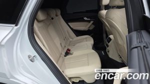 Audi Q5 45 TFSI 4WD Premium 2024 года из Южной Кореи