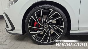 Volkswagen Golf 2.0 GTI 2024 года из Южной Кореи