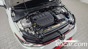 Volkswagen Golf 2.0 GTI 2024 года из Южной Кореи