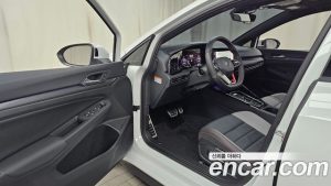Volkswagen Golf 2.0 GTI 2024 года из Южной Кореи