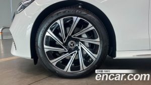 Mercedes-Benz E-Class E300 4MATIC Exclusive 2025 года из Южной Кореи