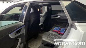 Audi Q8 55 TFSI 4WD Premium 2023 года из Южной Кореи