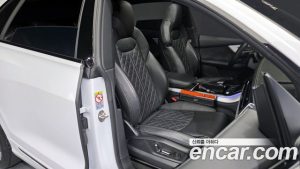 Audi Q8 55 TFSI 4WD Premium 2023 года из Южной Кореи