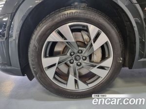 Audi Q8 e-tron 55 4WD Sportback 2024 года из Южной Кореи