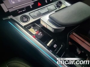 Audi Q8 e-tron 55 4WD Sportback 2024 года из Южной Кореи