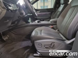 Audi Q8 e-tron 55 4WD Sportback 2024 года из Южной Кореи