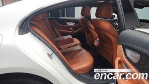 Mercedes-Benz CLS-Class CLS300d AMG Line 2023 года из Южной Кореи