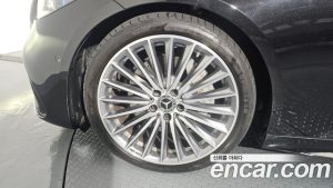 Mercedes-Benz C-Class C300 4MATIC AMG Line 2023 года из Южной Кореи