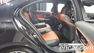 Mercedes-Benz C-Class C300 4MATIC AMG Line 2023 года из Южной Кореи