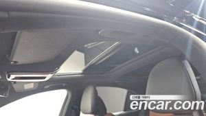 Mercedes-Benz C-Class C300 4MATIC AMG Line 2023 года из Южной Кореи