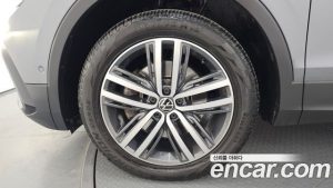 Volkswagen Tiguan 2.0 TSI Prestige 2023 года из Южной Кореи
