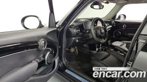 Mini Cooper 5Door CLASSIC 2023 года из Южной Кореи
