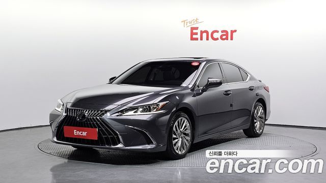 Lexus ES Luxury Plus 2023 года из Кореи
