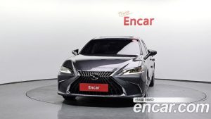 Lexus ES Luxury Plus 2023 года из Южной Кореи