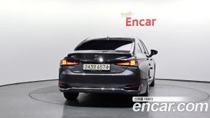 Lexus ES Luxury Plus 2023 года из Южной Кореи