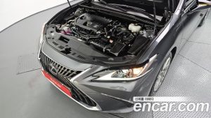 Lexus ES Luxury Plus 2023 года из Южной Кореи